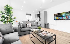 Two Bedroom Apartment - Balcony - Parking - Netflix - Wifi - 8Mc